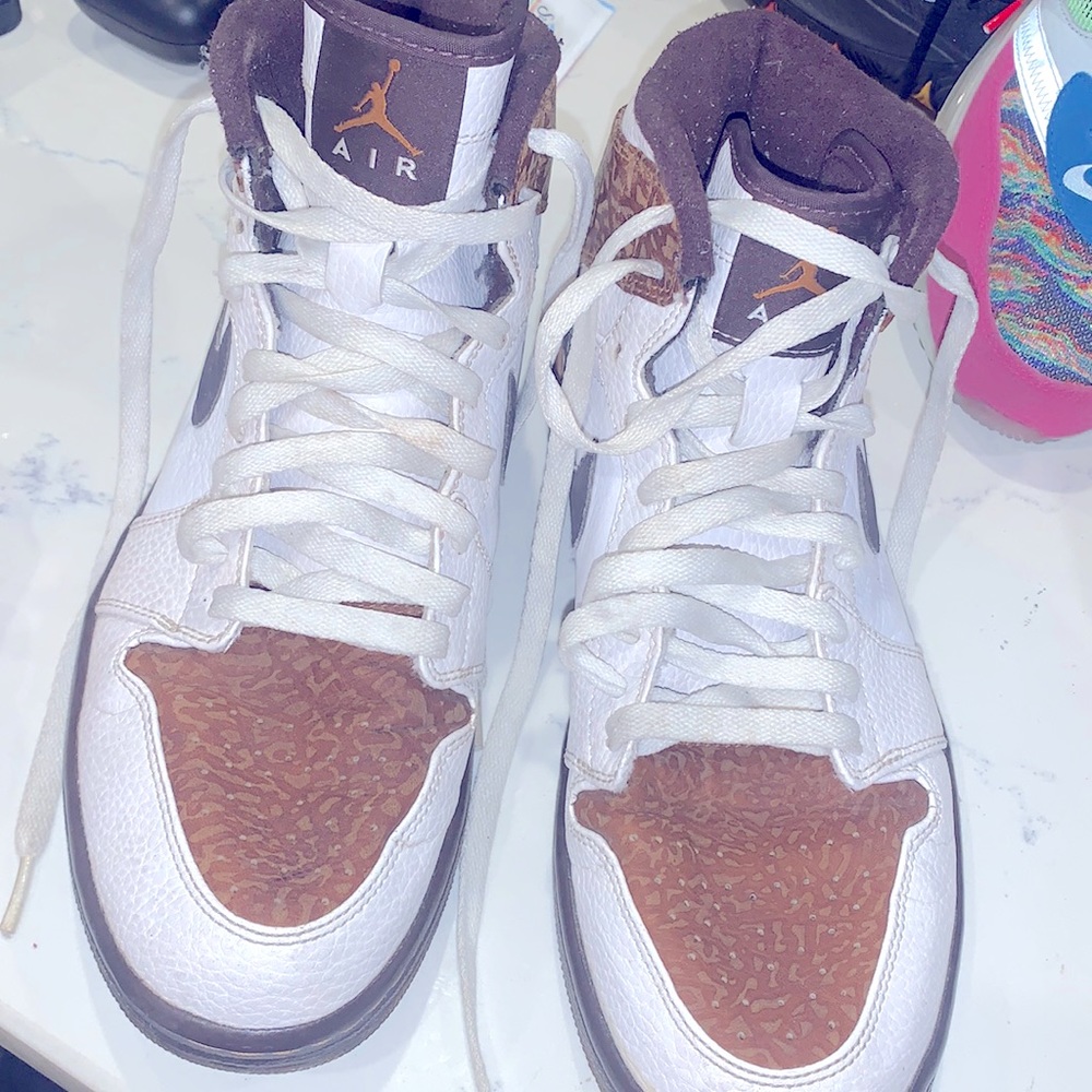 On sale 🎈 Men Jordan High Retro Size 9.5